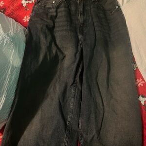 H&M Black Relaxed Jeans with a Comfortable Fit